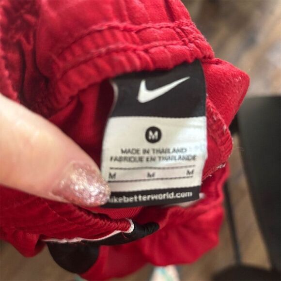 Nike Men's Red Athletic Sweat Shorts Size M with Pockets - Picture 4 of 6